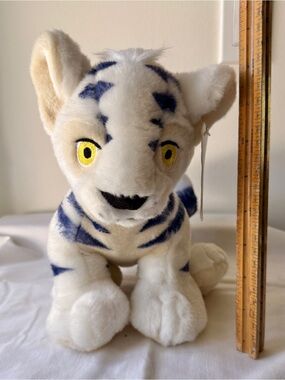 Neopets | White Kougra 10" Plushie — Vintage 2002